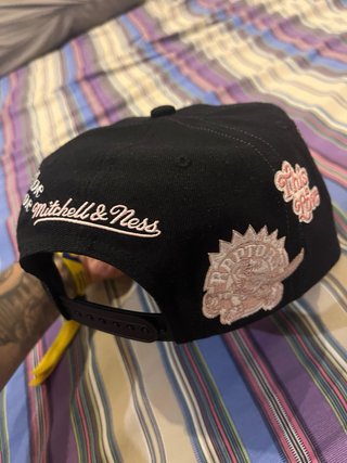 Gorra Mitchell & Ness Raptors San Valentin