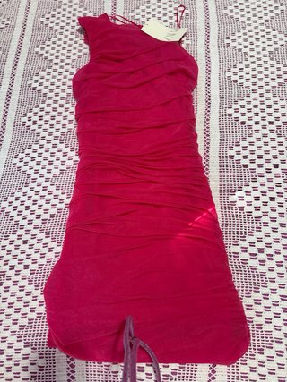 Vestido fucsia asimétrico