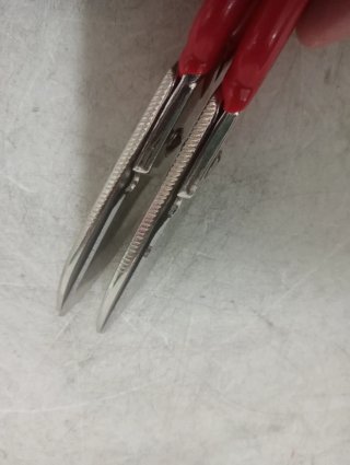 Dos tijeras de electricista nuevas