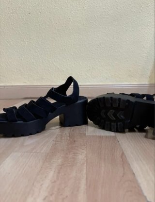 Sandalias de tacón negras