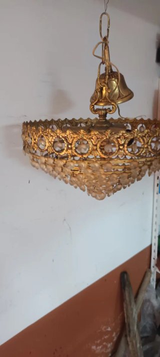 Lámpara colgante dorada con cristales