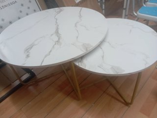 Set di 2 tavolini da caffè nido rotondi in marmo e oro