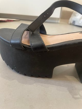 Sandalias de tacón negras para mujer