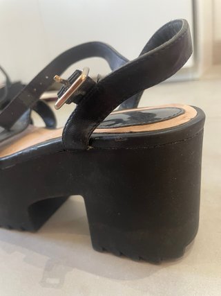 Sandalias de tacón negras para mujer