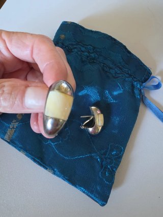 Set di Gioielli in Argento e Avorio: Anello e Orecchini