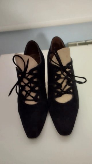 Zapatos de tacón negros con cordones