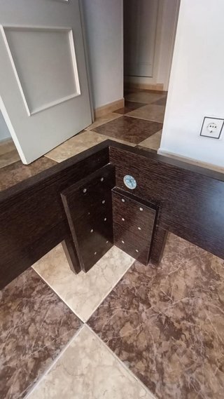 Estructura de cama de madera y metal