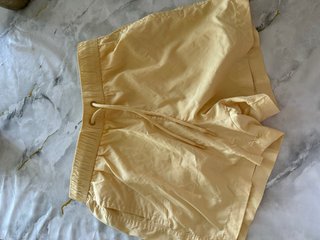 Bañador amarillo