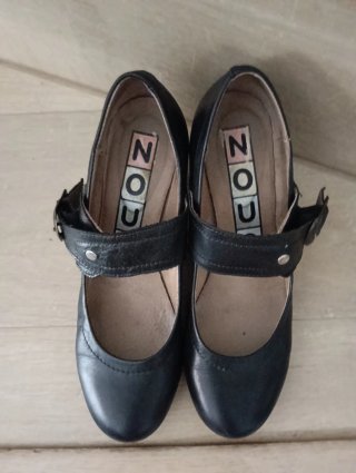 Zapatos elegantes Nous con tacón de piel negros