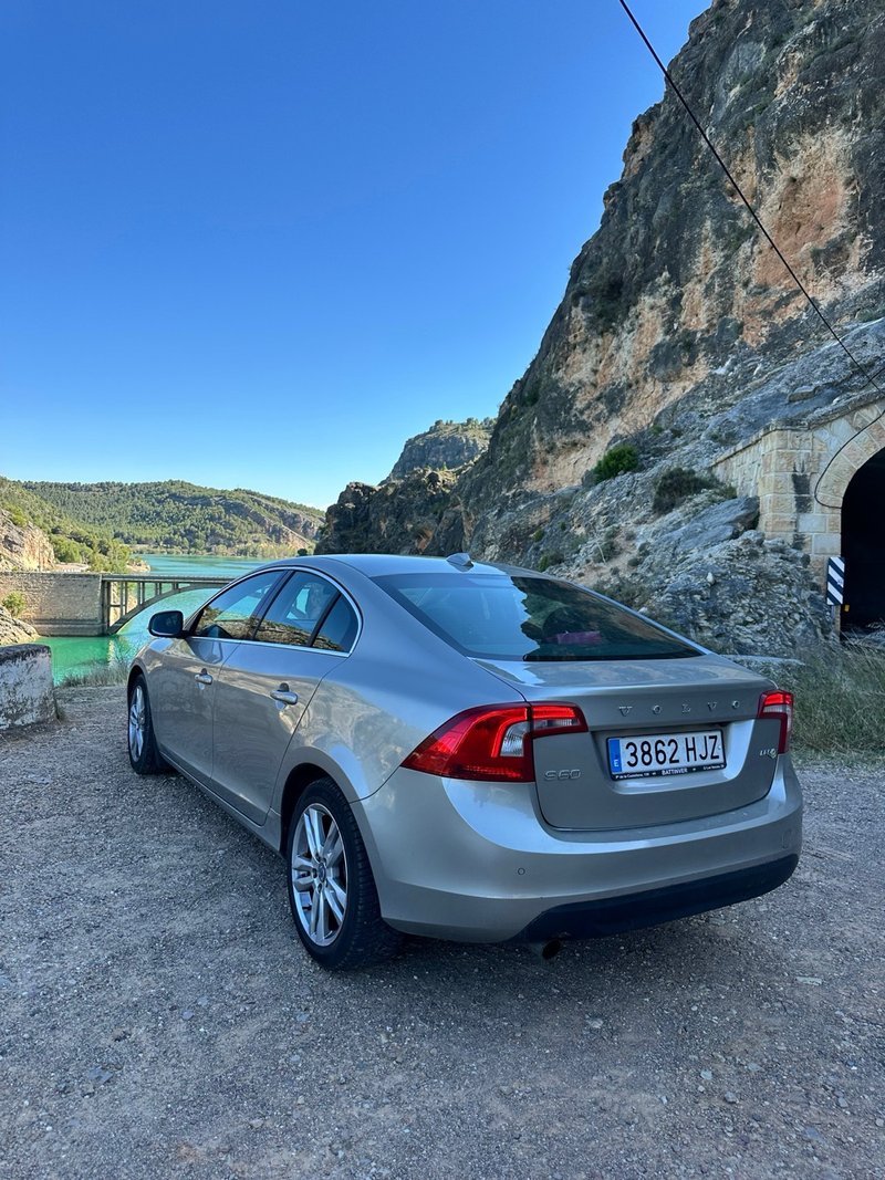 Volvo S60 2012 - foto 1