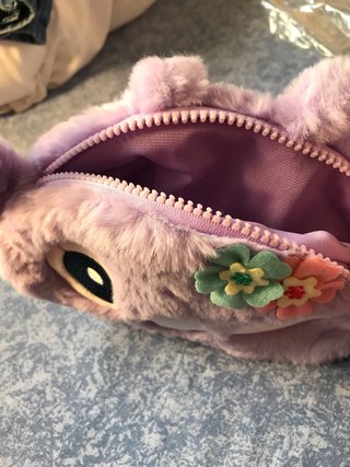 Neceser peluche morado Stitch 27 cms