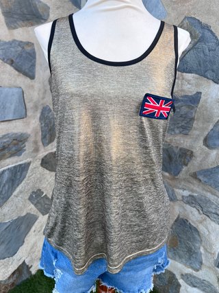 Camiseta tirantes dorada metalizada con parche