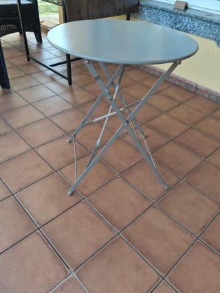 Mesa redonda plegable gris