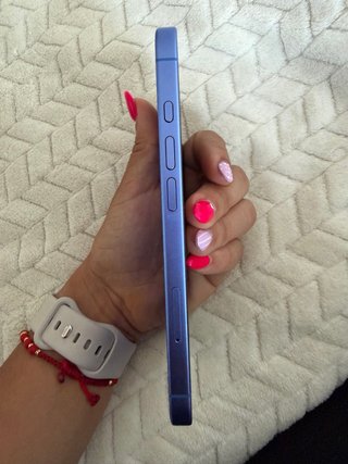 iPhone Apple con batteria al 93%