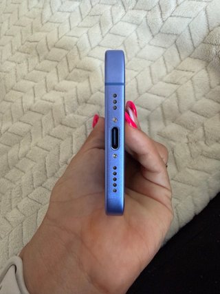 iPhone Apple con batteria al 93%