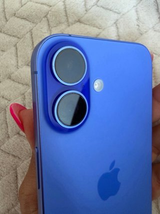 iPhone Apple con batteria al 93%