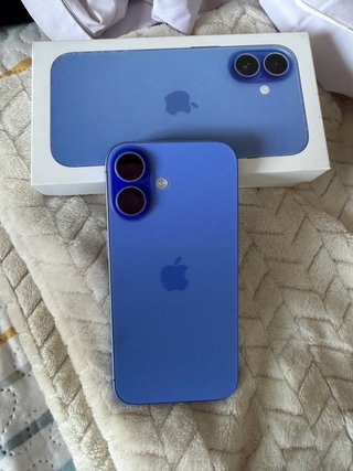 iPhone Apple con batteria al 93%