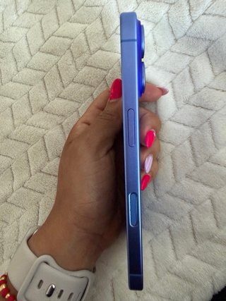 iPhone Apple con batteria al 93%