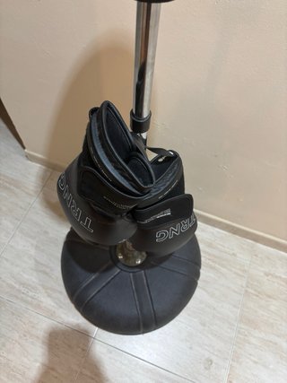 Balón de boxeo Outshock con guantes