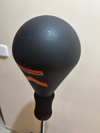 Balón de boxeo Outshock con guantes