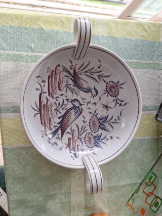 Frutero cerámico con asas decorado