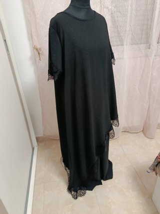 Conjunto negro asimétrico con encaje