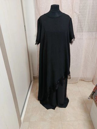 Conjunto negro asimétrico con encaje