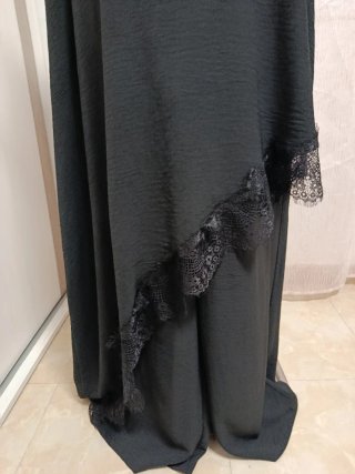 Conjunto negro asimétrico con encaje