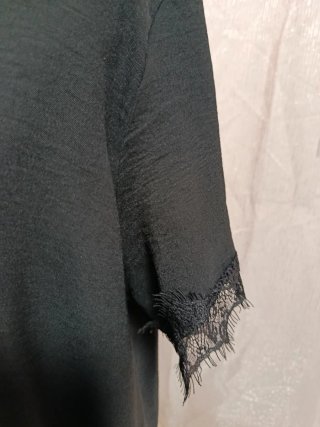 Conjunto negro asimétrico con encaje