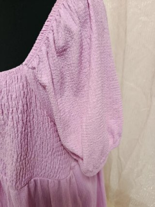 Blusa rosa con escote cuadrado