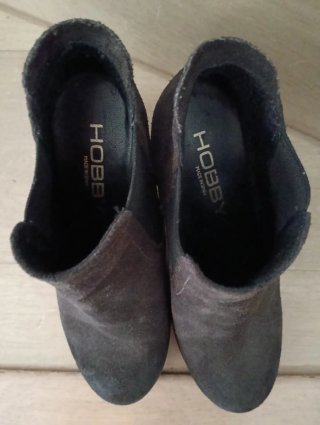 Botines elegantes de ante plataforma