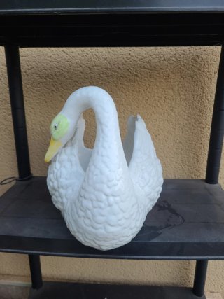 Centro de mesa cisne blanco y amarillo