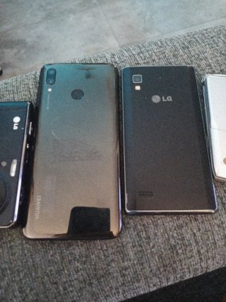 Lotto di 7 cellulari LG, Motorola, Sony Ericsson