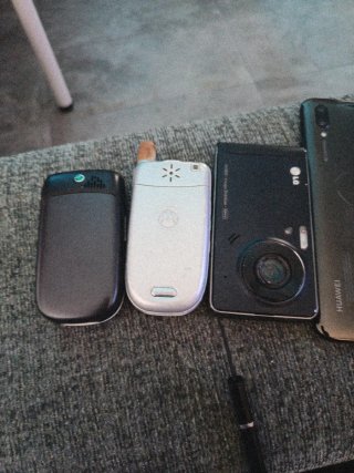 Lotto di 7 cellulari LG, Motorola, Sony Ericsson