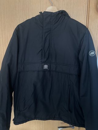 Chaqueta Pull&Bear capucha negra