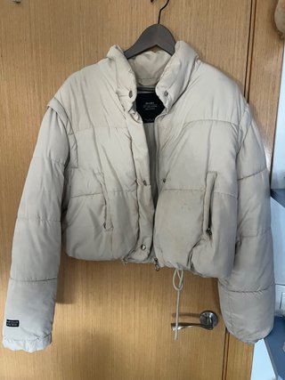 Chaqueta corta Bershka beige