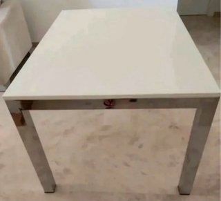 Conjunto formado por mesa y 4 sillas