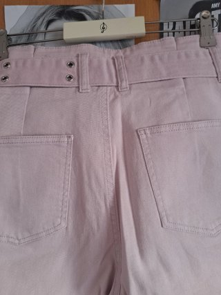 Shorts vaqueros rosas con cinturón