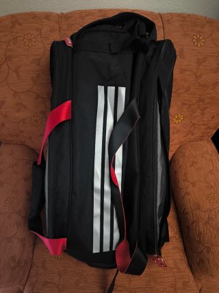 Paletero Adidas Ale Galán 2025 negociable