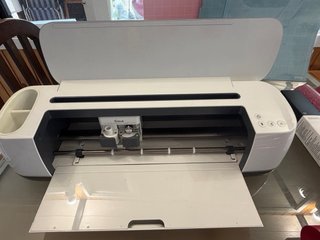 Cricut Maker + EasyPress 2 + Accesorios