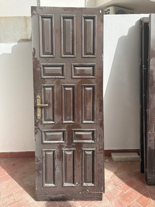 Lote 9 puertas de madera maciza marrón