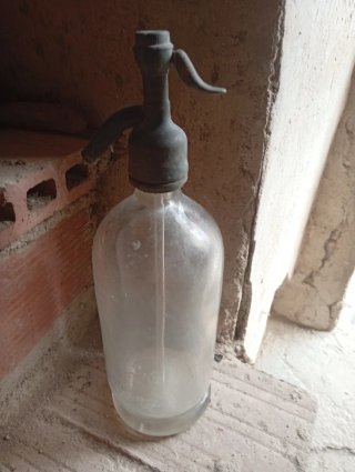 Sifón antiguo de vidrio