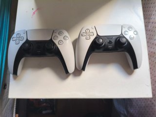 Consola PS5 con 3 mandos. (Venta urgente!)