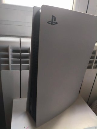 Consola PS5 con 3 mandos. (Venta urgente!)