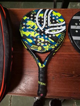 5 Racchette da Padel Bullpadel, Vairo e Artengo