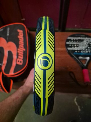 5 Racchette da Padel Bullpadel, Vairo e Artengo