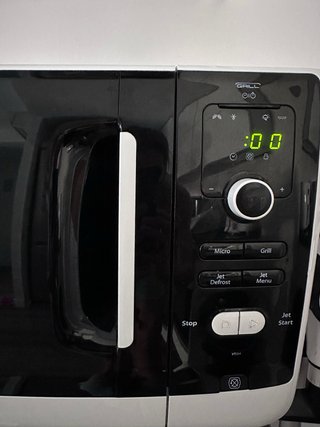 Microondas con grill Whirlpool.