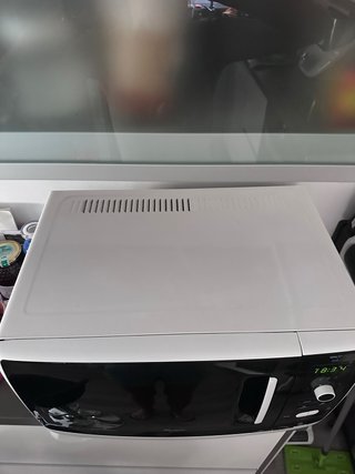Microondas con grill Whirlpool.