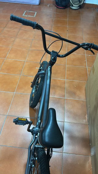 Bicicleta BMX gris
