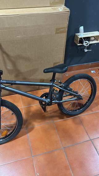 Bicicleta BMX gris